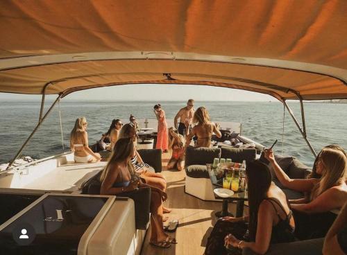 Sail & Stay - last minute hotel in Unknown City