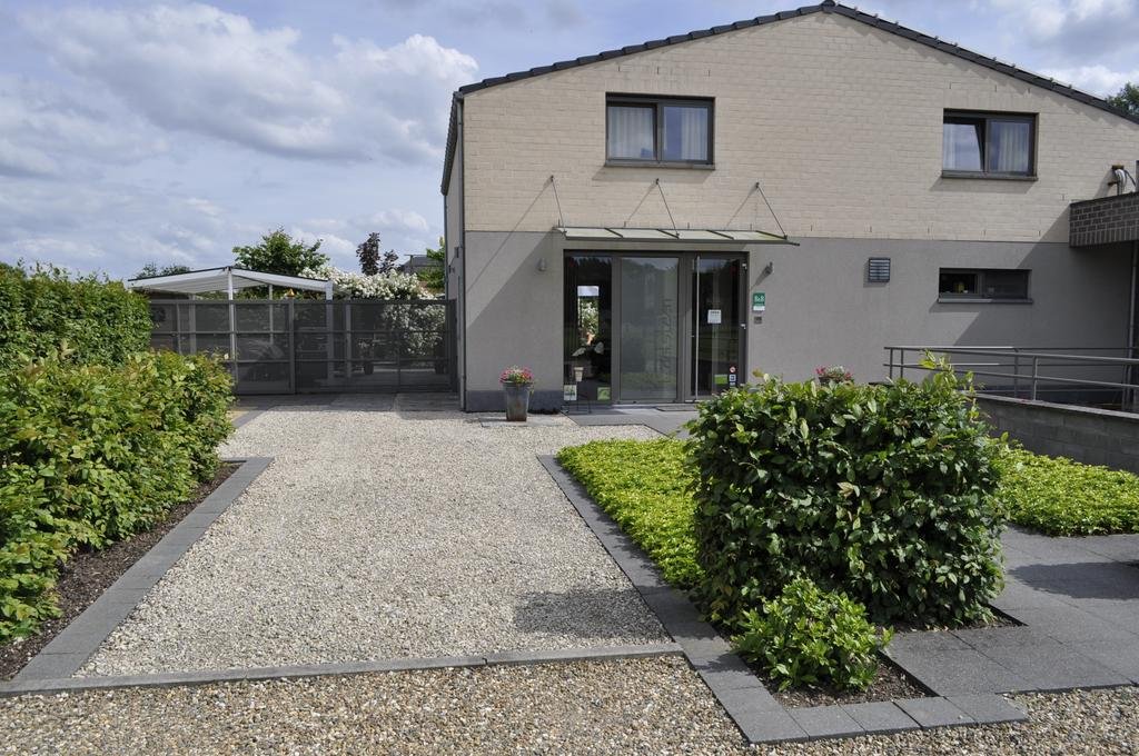 B&B de Edelsteen — 4-Star Luxury Hotel in Zutendaal, Belgium