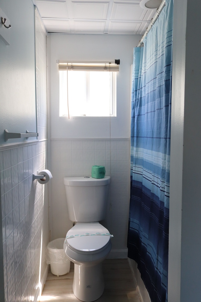 Mainsail Motel & Cottages - photo 17