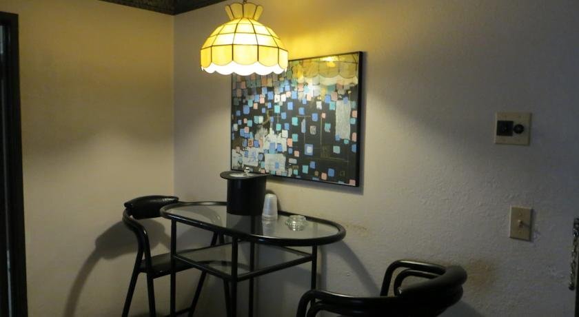 Hollywood Inn & Suites - photo 3