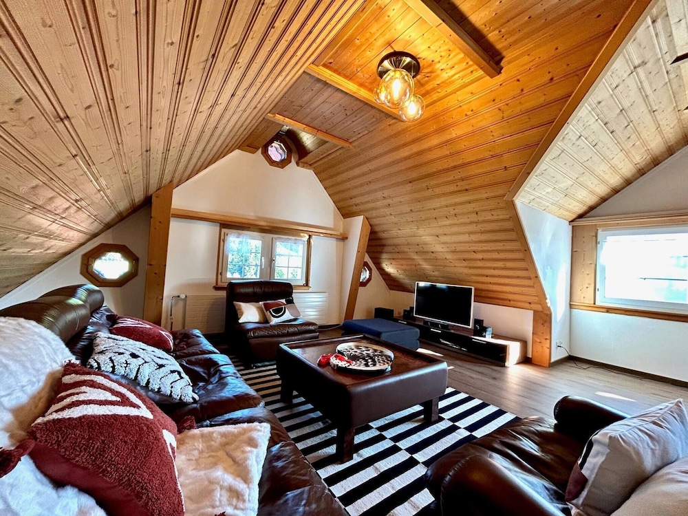 Wunderschöne Maisonette Ferienwohnung in stattlichem Toggenburgerhaus — 4-Star Luxury Hotel in Sankt Peterzell, Switzerland