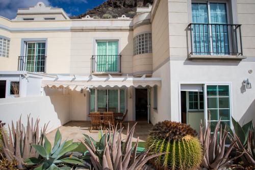 OrquA dea Holiday Modern House — 4-Star Luxury Hotel in Mogan, Spain