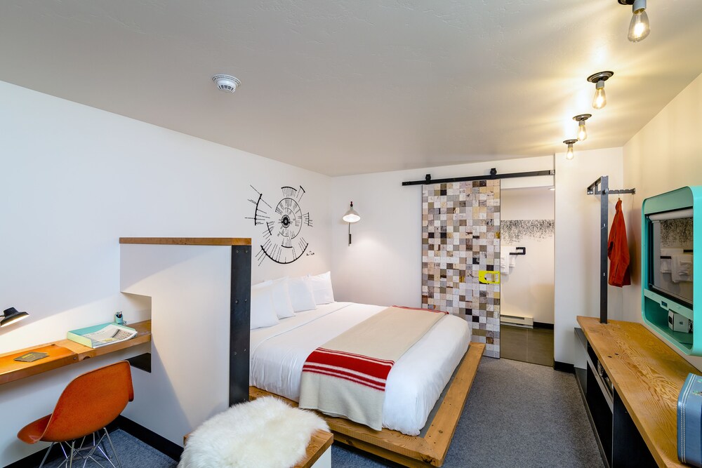The Lark Bozeman - photo 9