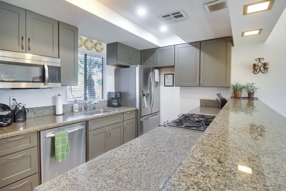Pet friendly Palm Desert Gem on Golf Course - photo 10