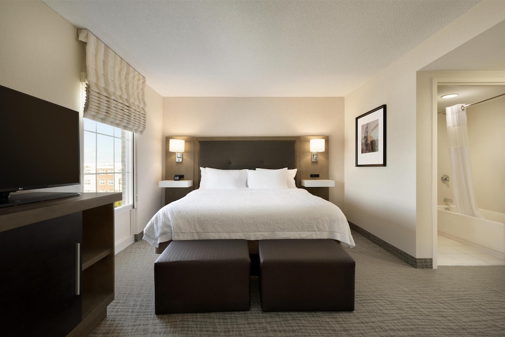 Hampton Inn & Suites Newport Middletown - photo 41