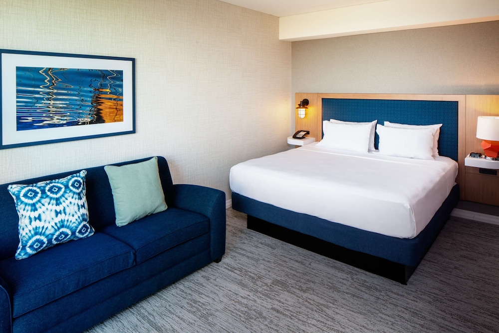 Hampton Inn Boston Seaport District - photo 17