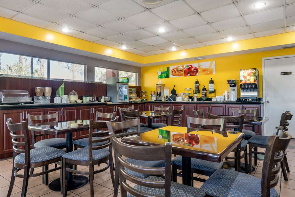 Quality Inn Sarasota North Near Lido Key Beach - photo 42
