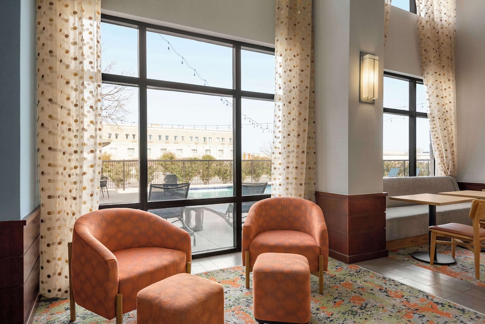 Hampton Inn & Suites San Marcos - photo 4