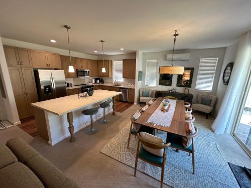 New Tropical Island Ohana near Beach with community Pool Spa Gym PingPong and more — hotel in Waianae