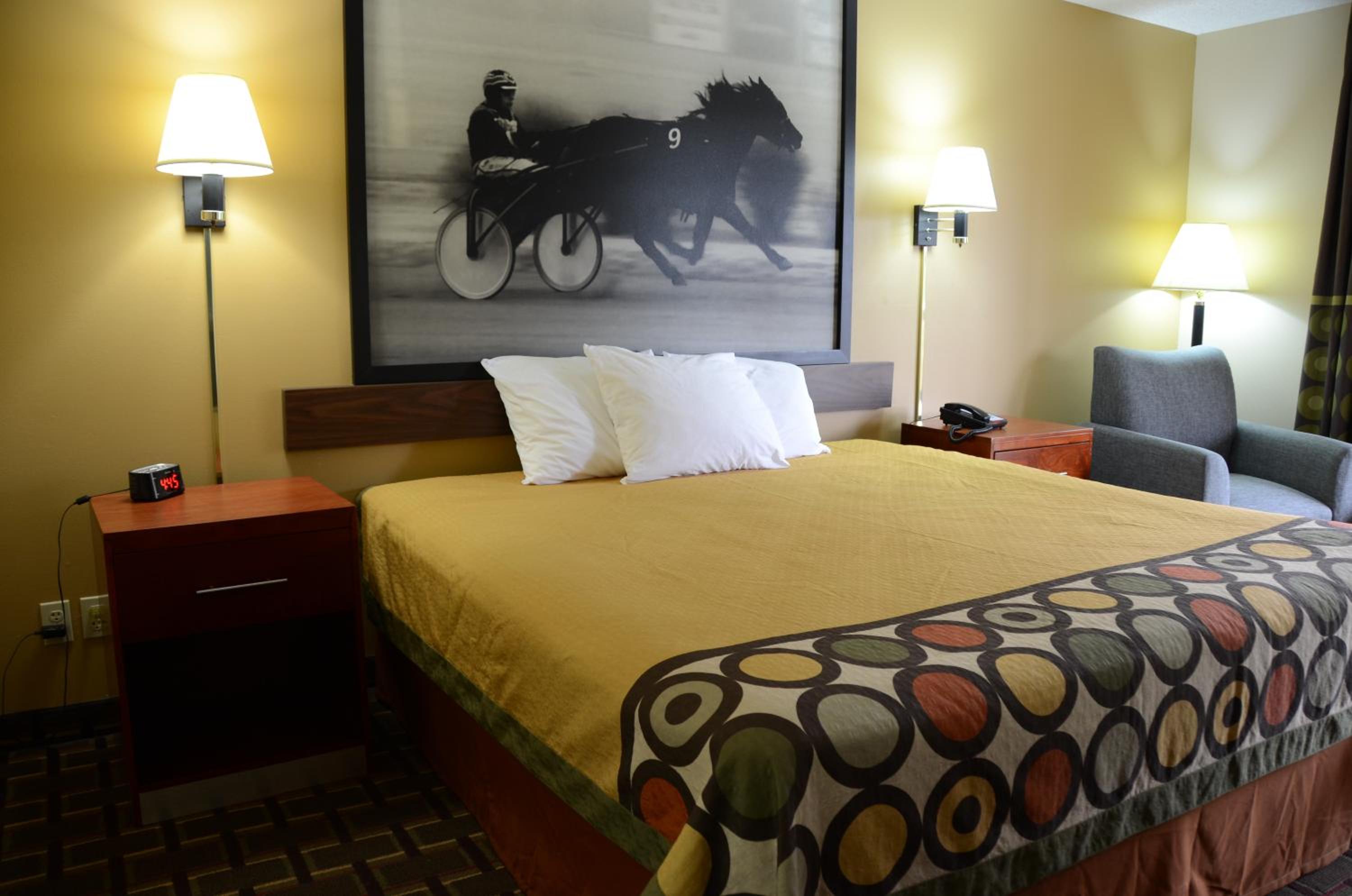 Super 8 by Wyndham Franklin Hwy 31 - photo 12