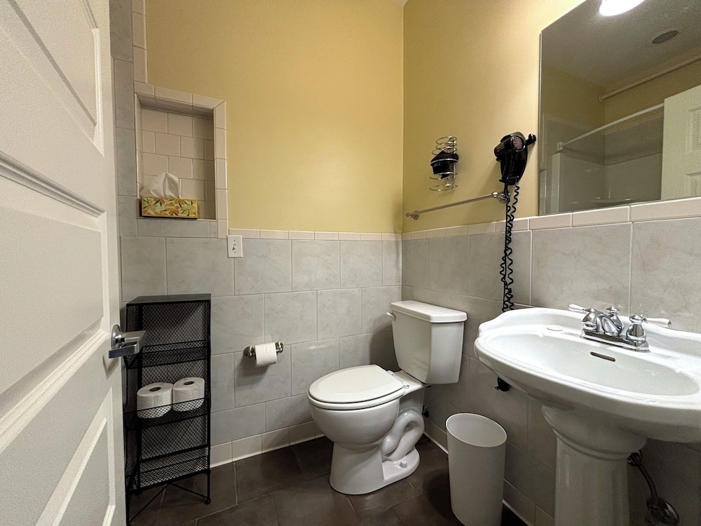 Grand Lux Inn - photo 30