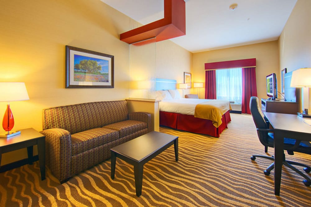 Holiday Inn Express & Suites Cotulla by IHG - photo 11