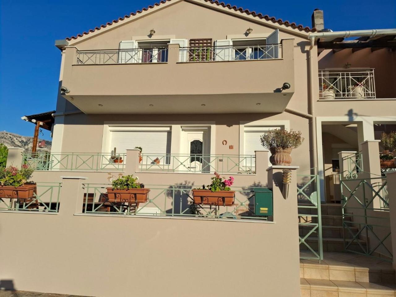 Mesoloras Valley View — hotel in Valsamata