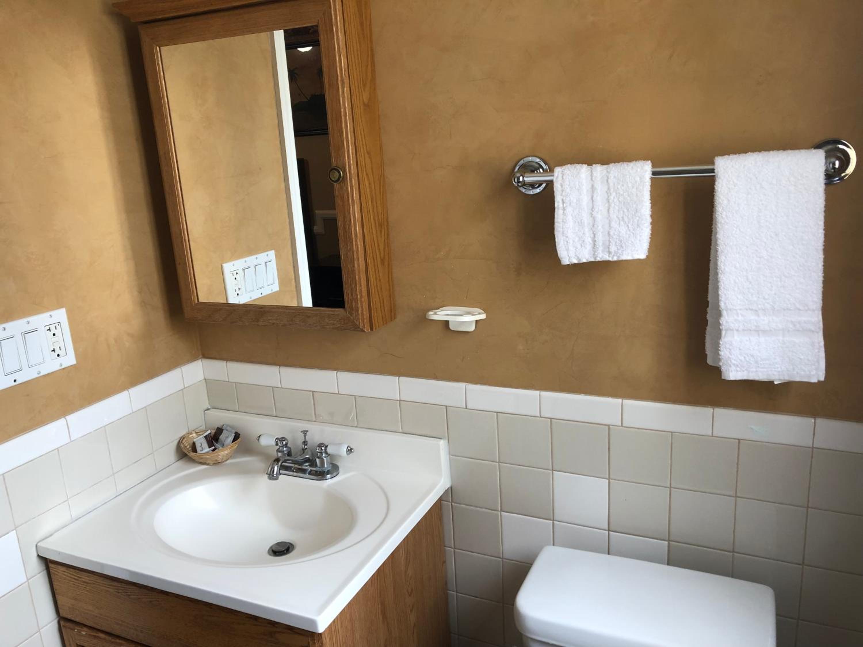 Whittier Travel Inn - photo 40