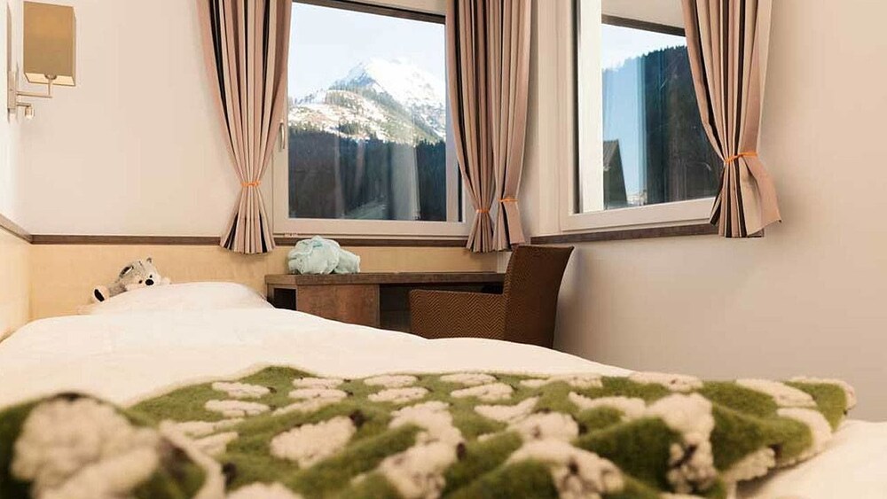 Guthof Lutz Appartement mit kostenlosen Sommerbergbahnticket Mai bis Oktober — 4-Star Luxury Hotel in Schattwald, Austria