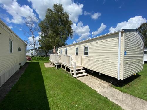Summer Breeze Hoburne Cotswolds in South Cerney, United Kingdom