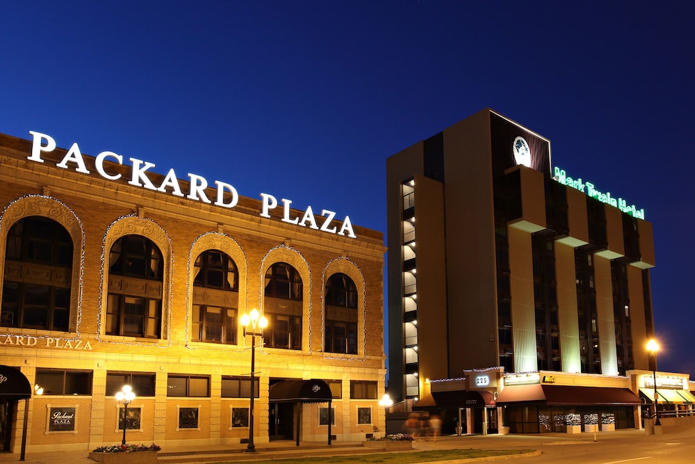 Mark Twain Hotel — Peoria