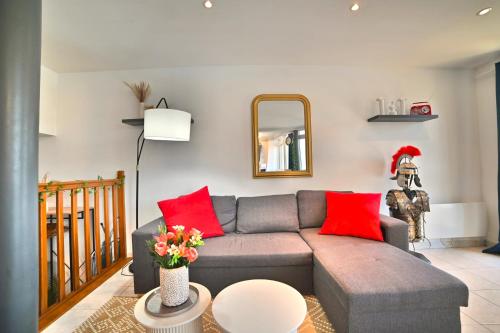 Triomphe Vue Sublime Confort Moderne Charme Gallo Romain Cœur de Ville TV 4k Fibre in Saintes, France