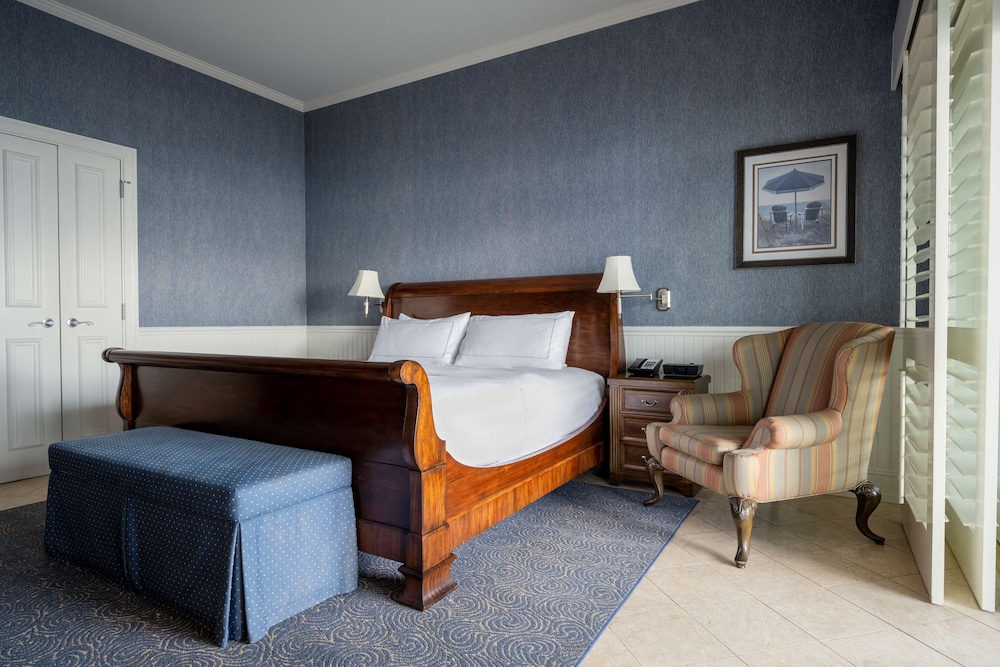 Madison Beach Hotel - photo 14
