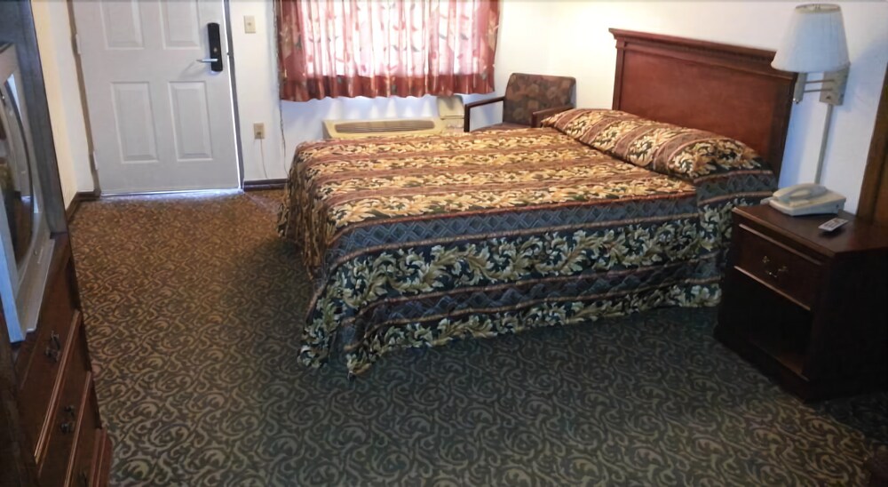 East Lake Inn - photo 7