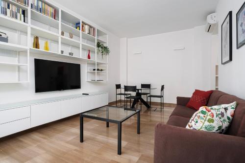 New Roncaglia M4 Bolivr Sforza Castel — 4-Star Luxury Hotel in Milan, Italy