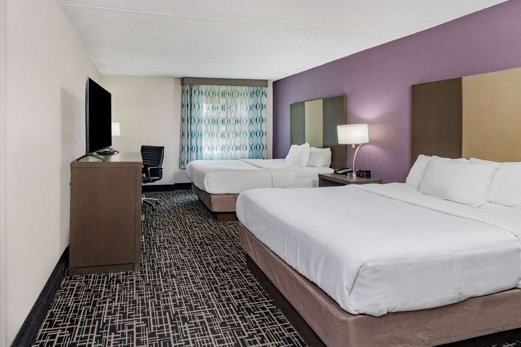 La Quinta Inn & Suites by Wyndham Chattanooga East Ridge - photo 26