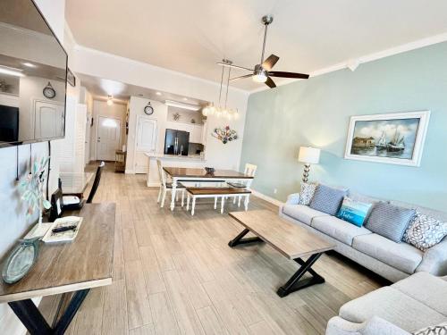 A Wave From It All — 4-Star Luxury Hotel in Port Aransas, United States