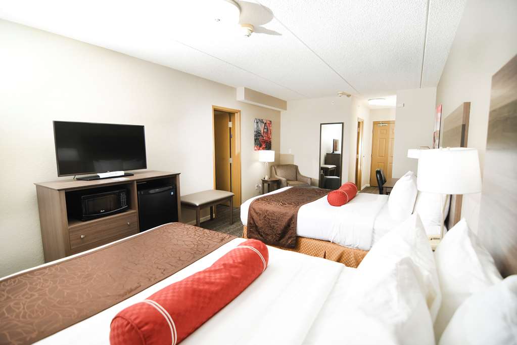 Best Western Plus Sandusky Hotel & Suites - photo 34