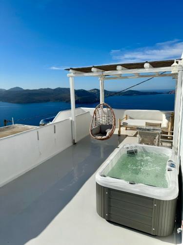 Plaka Suites — 4-Star Luxury Hotel in Milos, Greece