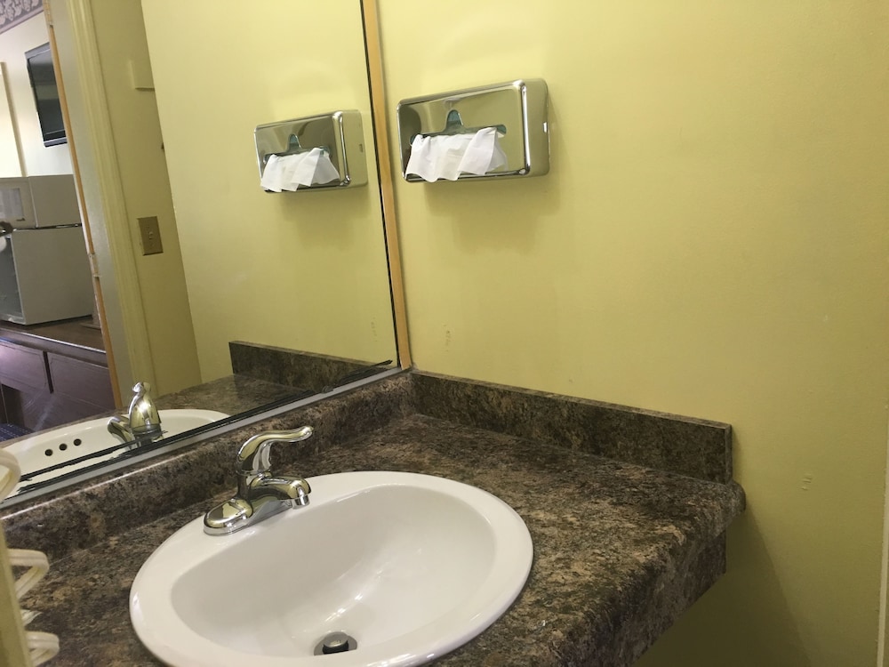 Norwalk Inn - photo 13