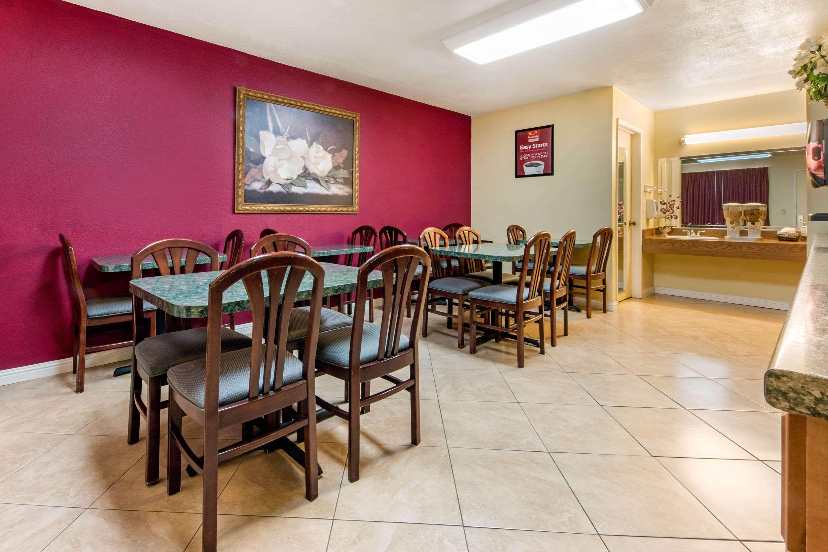 Econo Lodge Gilroy - photo 16
