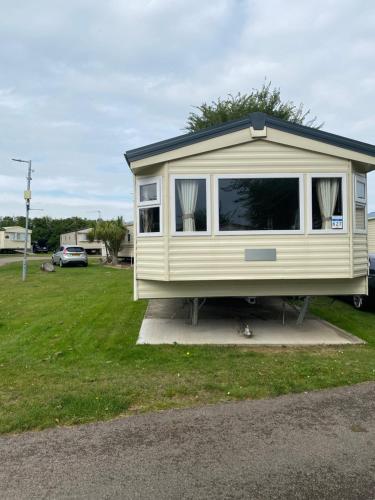 Holiday home at Parkdean Cherry Tree Holiday Park 627 — 4-Star Luxury Hotel in Great Yarmouth, United Kingdom
