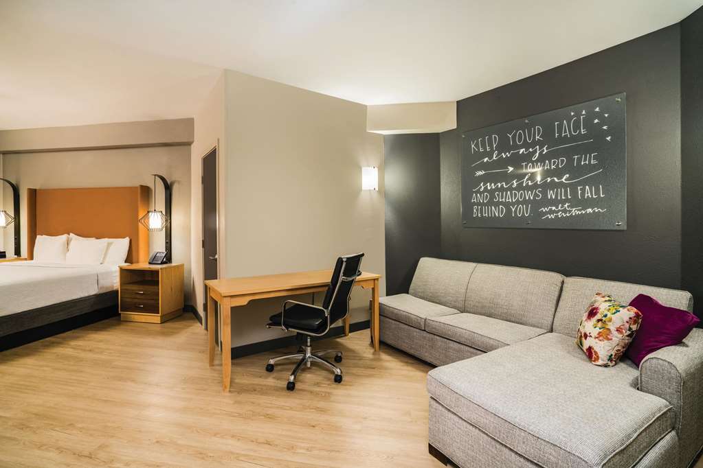 La Quinta Inn & Suites by Wyndham Chattanooga Hamilton Place - photo 22