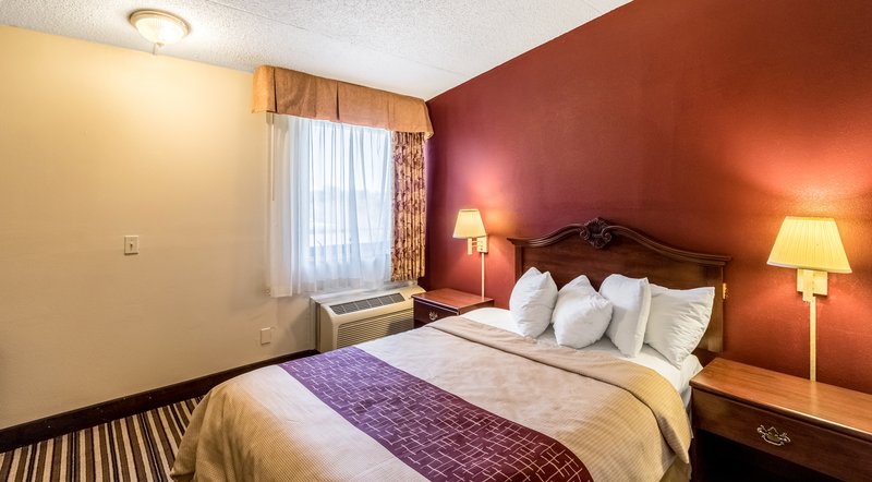 Red Roof Inn & Suites Terre Haute - photo 17