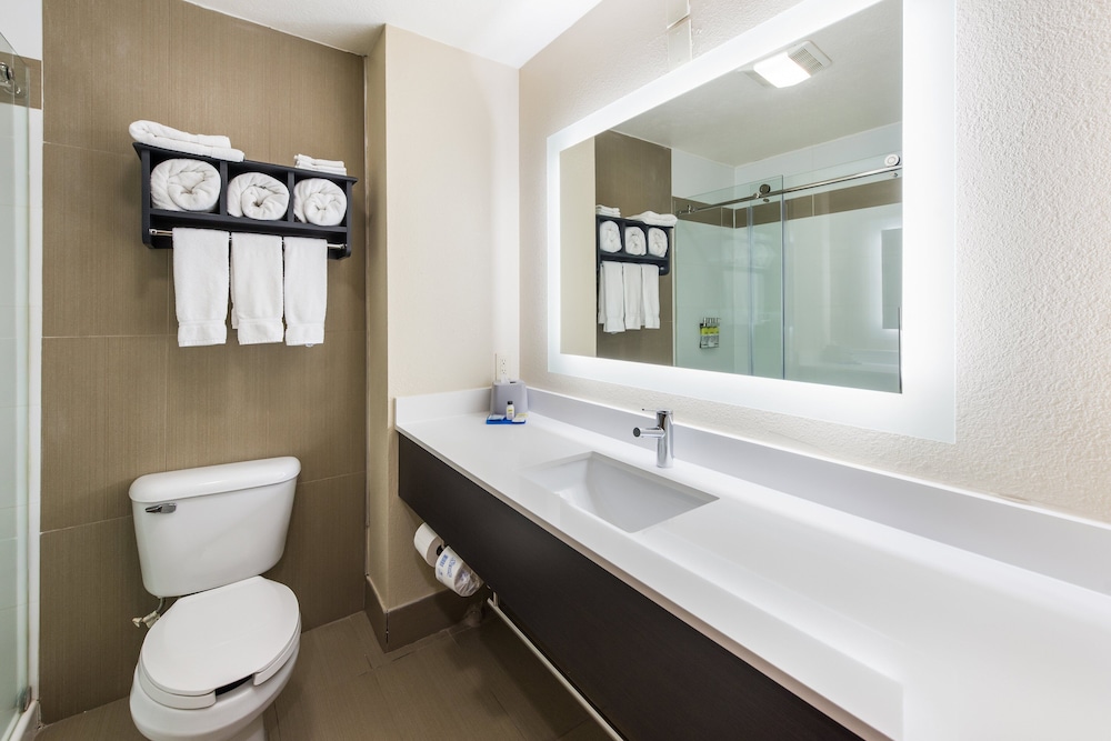 Holiday Inn Express London by IHG - photo 30