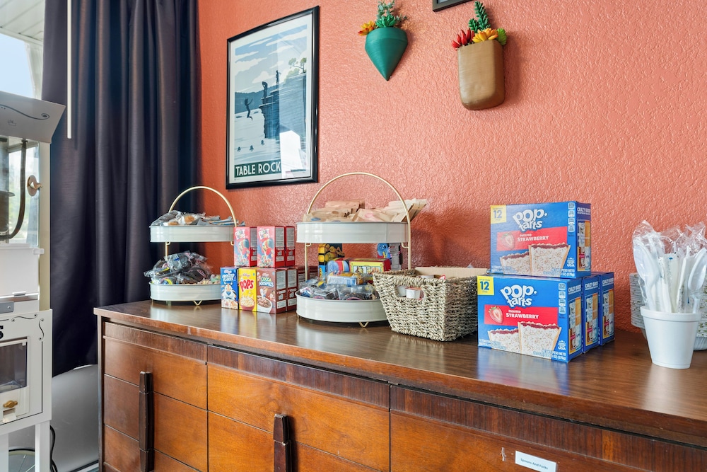 The Retro Hotel - photo 41