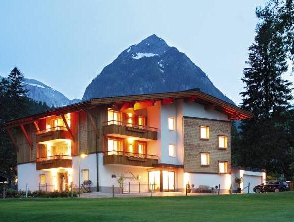 Alphaus Aparthotel — hotel in Eben Am Achensee