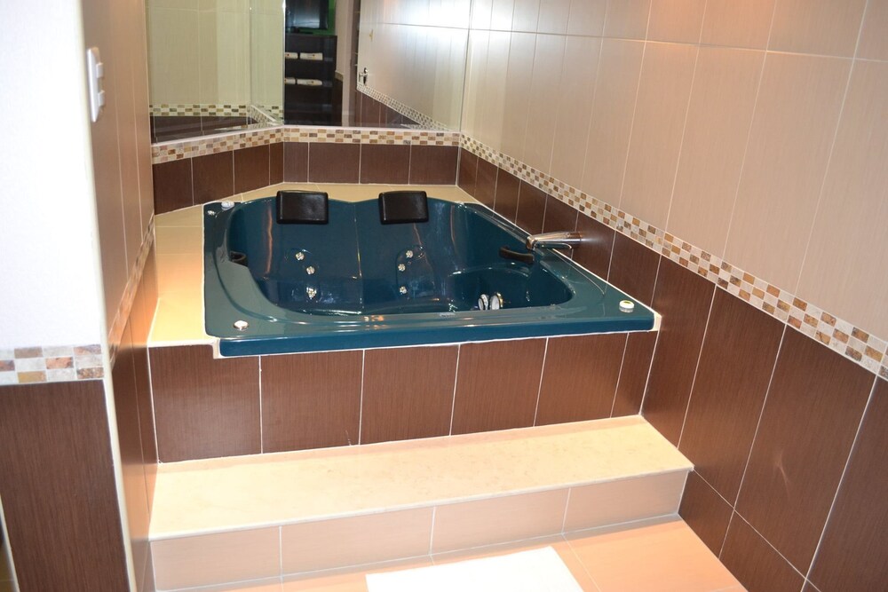 Jetted Tub