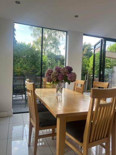 Shenfield 20 minutes from the City - carbon neutral hotel in Unknown City