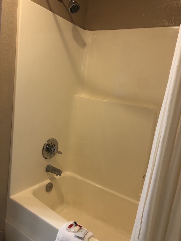 Super 8 by Wyndham Neosho - photo 4