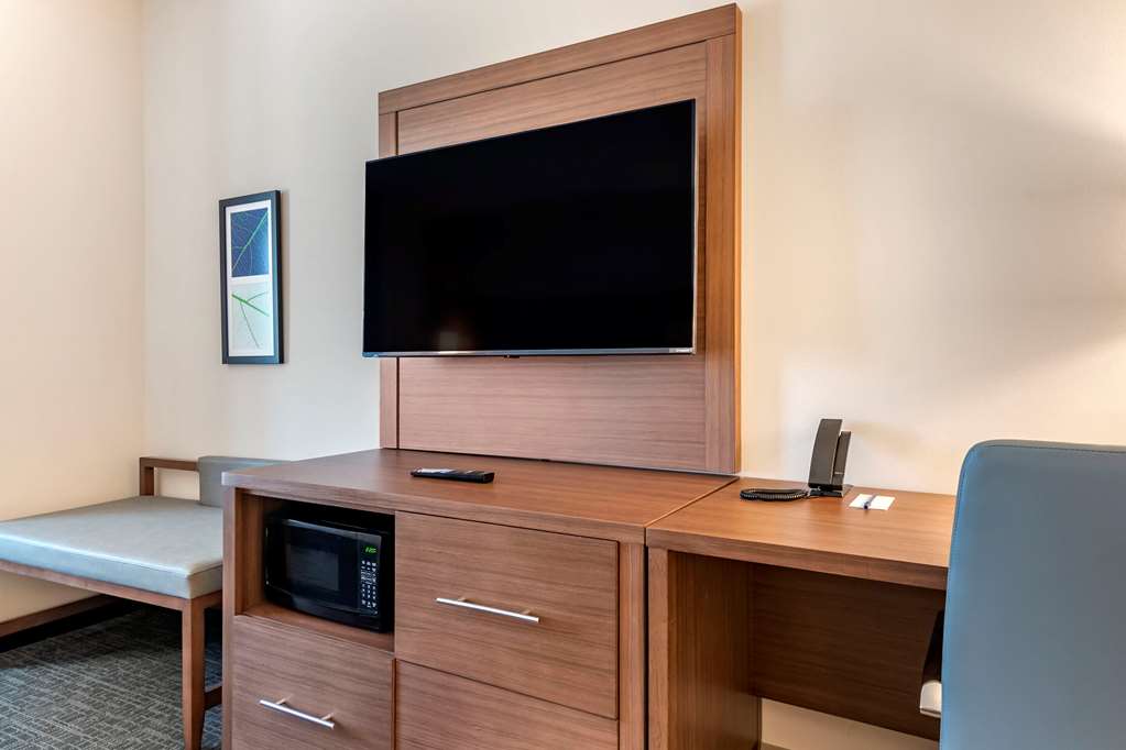 Comfort Suites Grandview Kansas City - photo 20