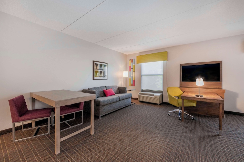 Hampton Inn & Suites Burlington NC - photo 23