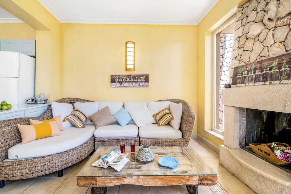Villa Pisti — 4-Star Luxury Hotel in Vasiliki, Greece