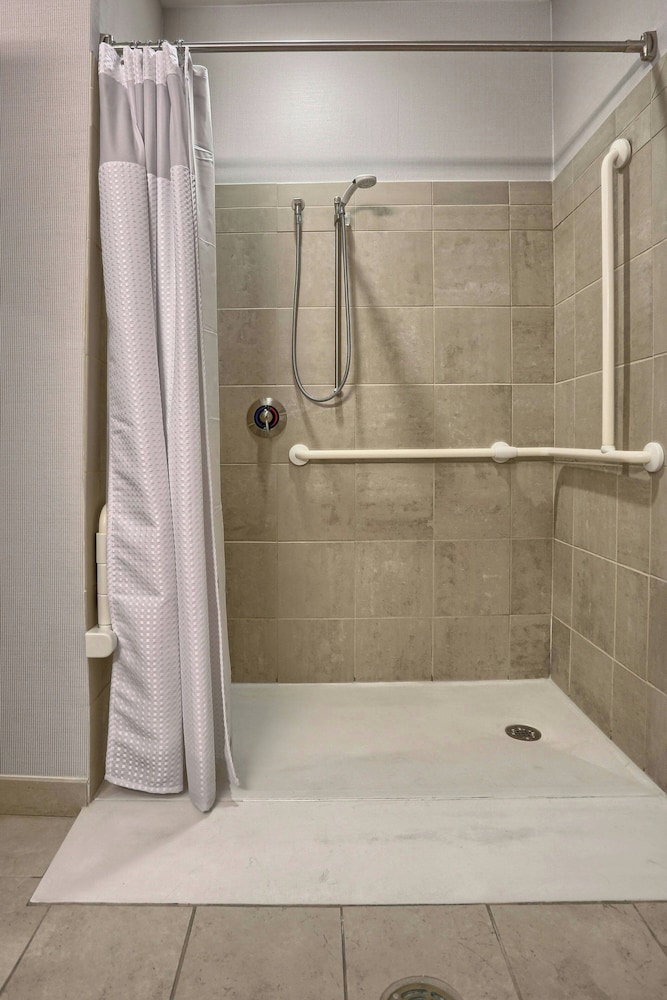 Courtyard by Marriott Harrisburg West Mechanicsburg - photo 24