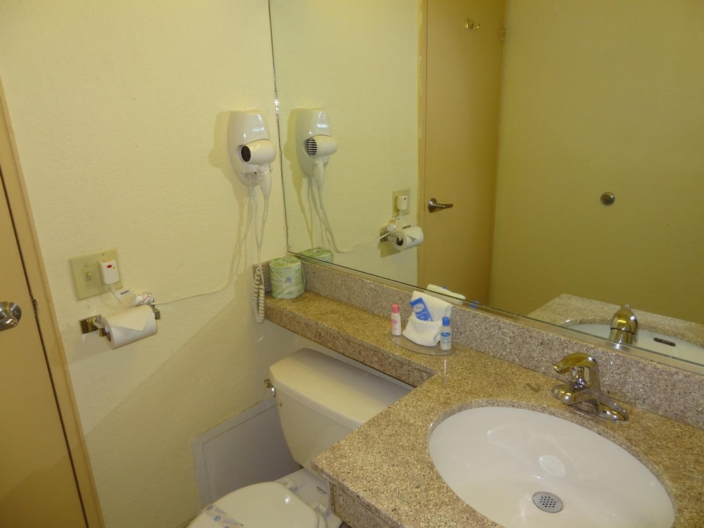 Red Carpet Inn Newark Irvington NJ - photo 27