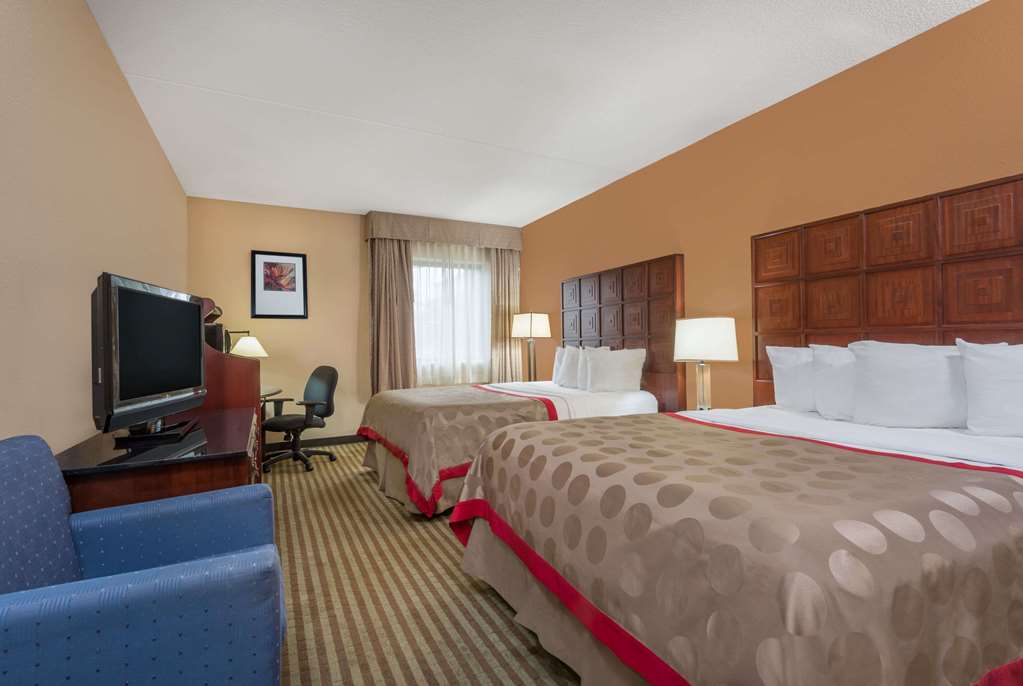 Ramada by Wyndham Columbus North - photo 5