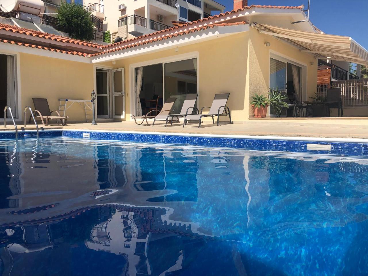 Peyia Palm Villa