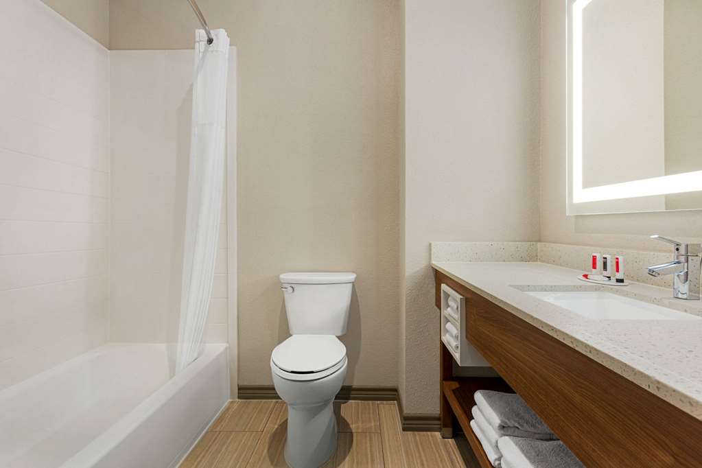 Days Inn & Suites by Wyndham Greater Tomball - photo 23