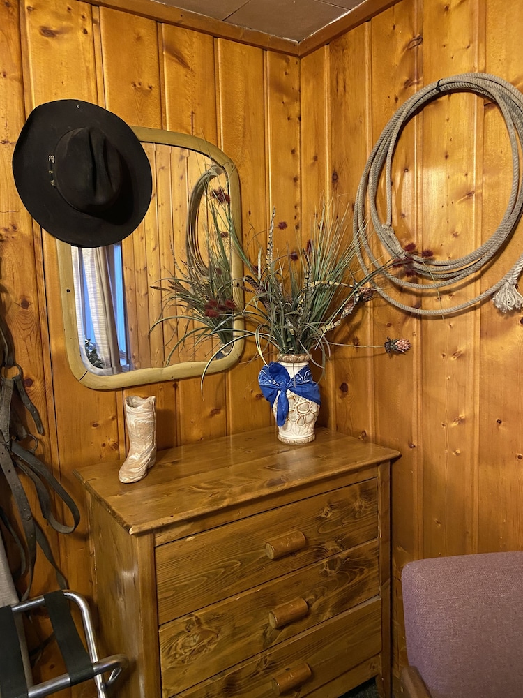 Roundtop Mountain Vista Cabins and Motel - photo 26