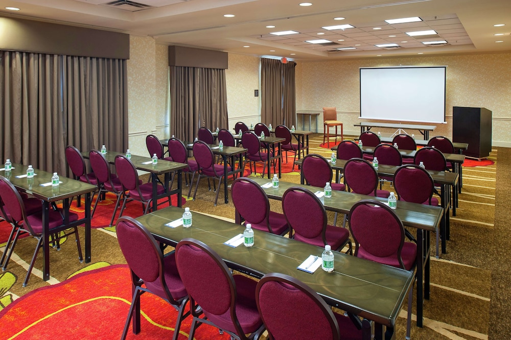 Hilton Garden Inn Allentown Bethlehem Airport - photo 33